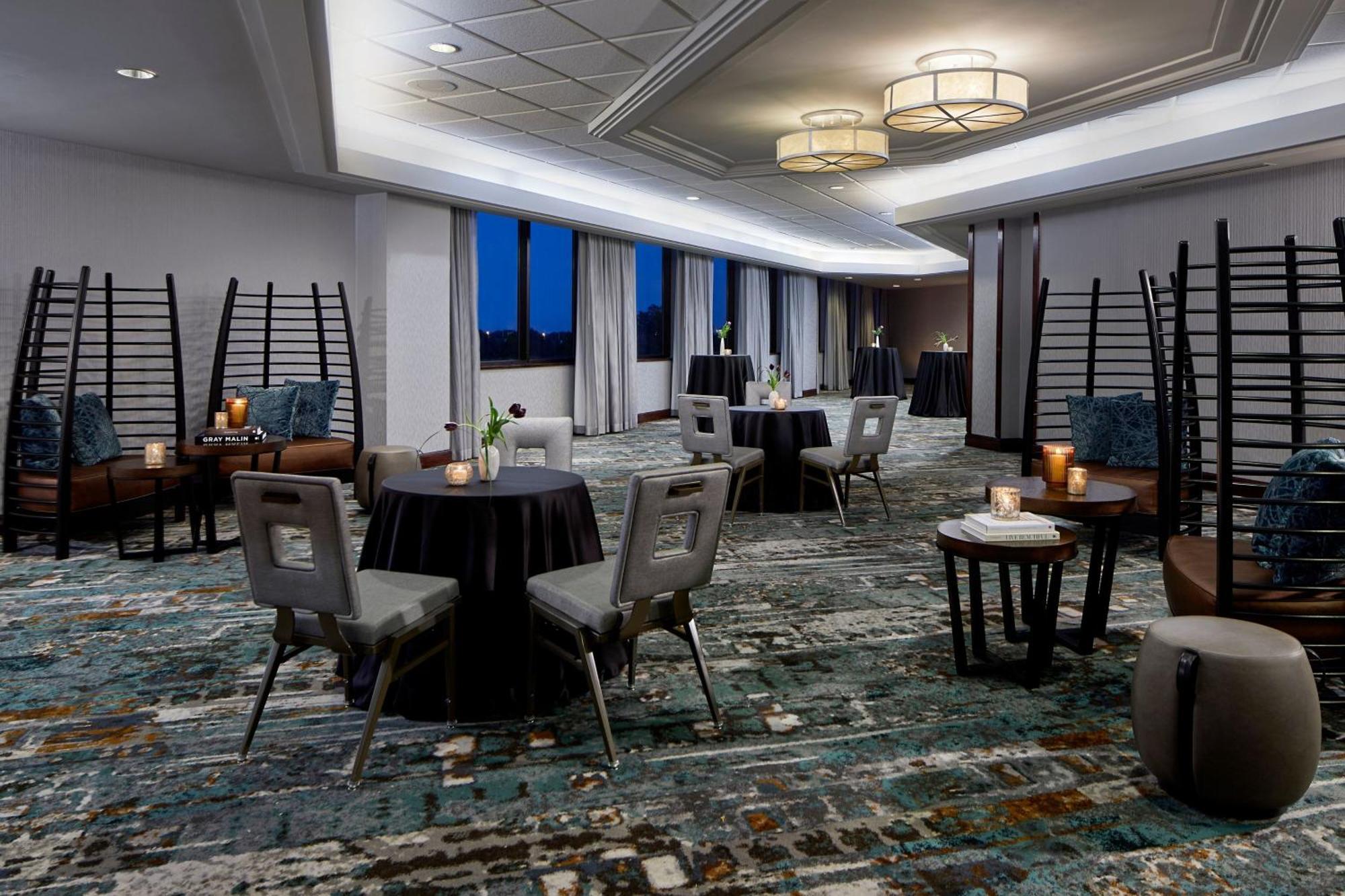 Renaissance Mobile Riverview Plaza Hotel Exterior photo
