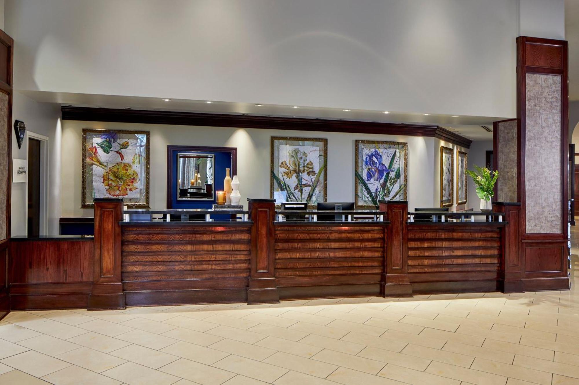 Renaissance Mobile Riverview Plaza Hotel Exterior photo