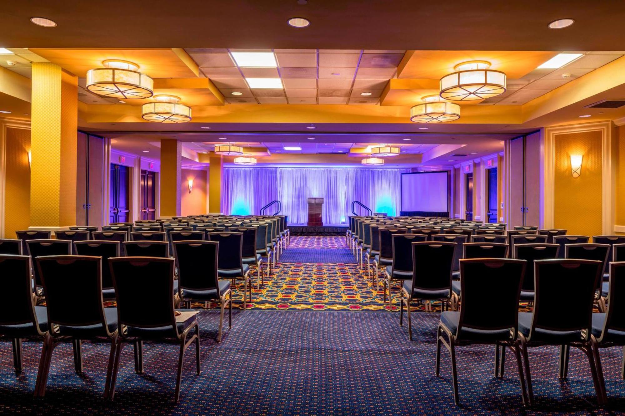 Renaissance Mobile Riverview Plaza Hotel Exterior photo