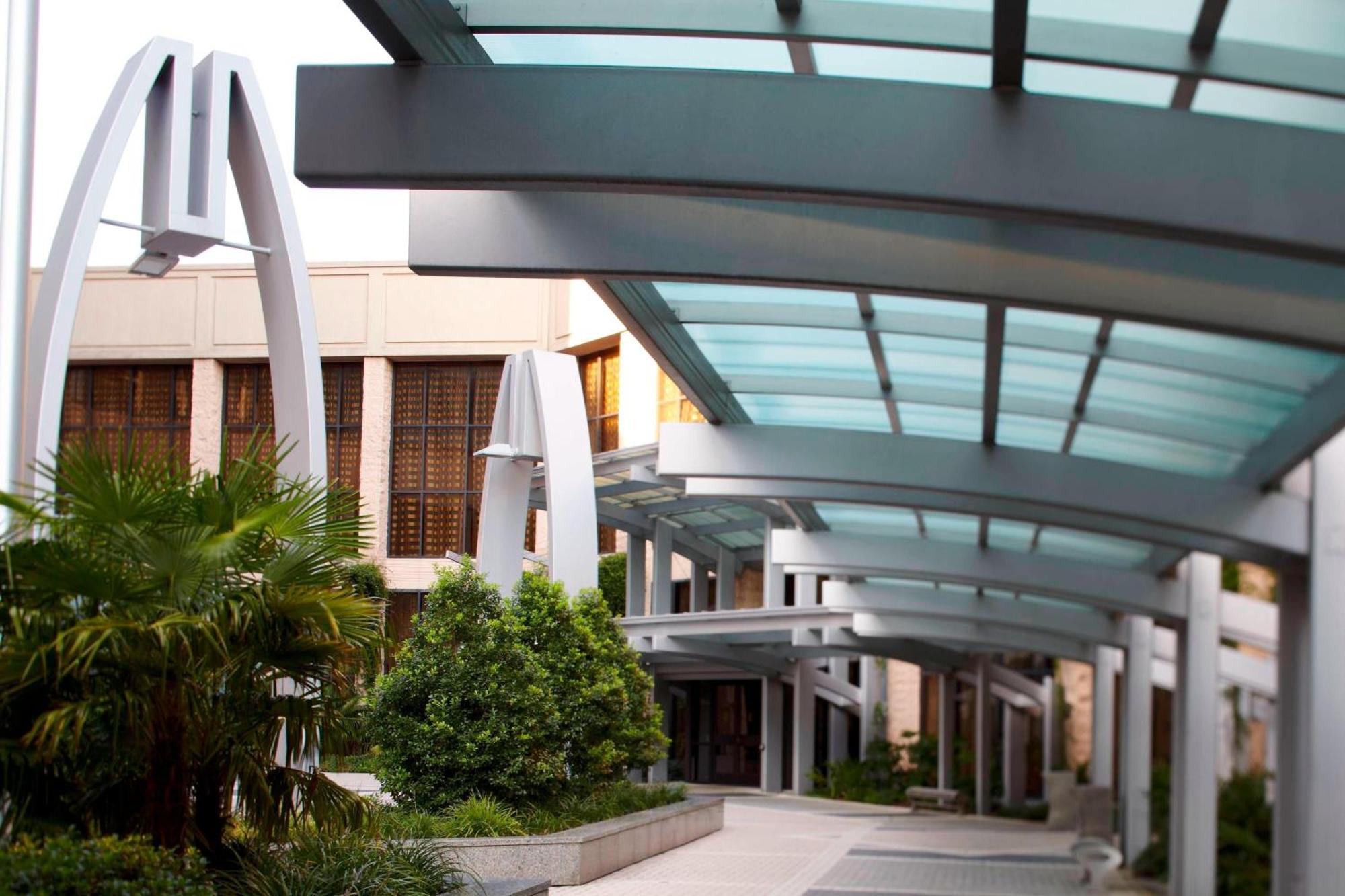 Renaissance Mobile Riverview Plaza Hotel Exterior photo