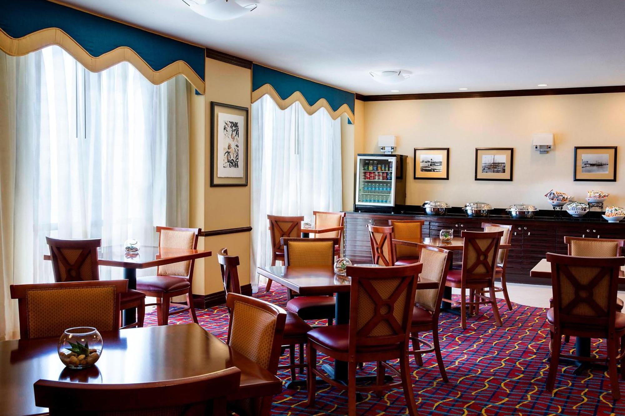 Renaissance Mobile Riverview Plaza Hotel Exterior photo