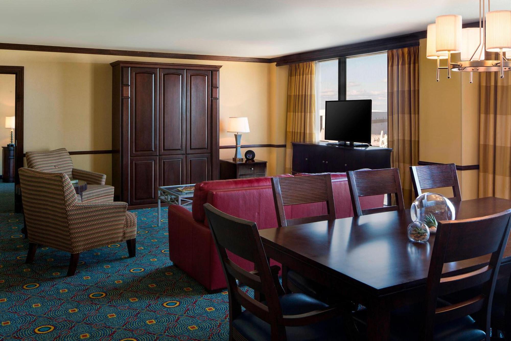 Renaissance Mobile Riverview Plaza Hotel Exterior photo