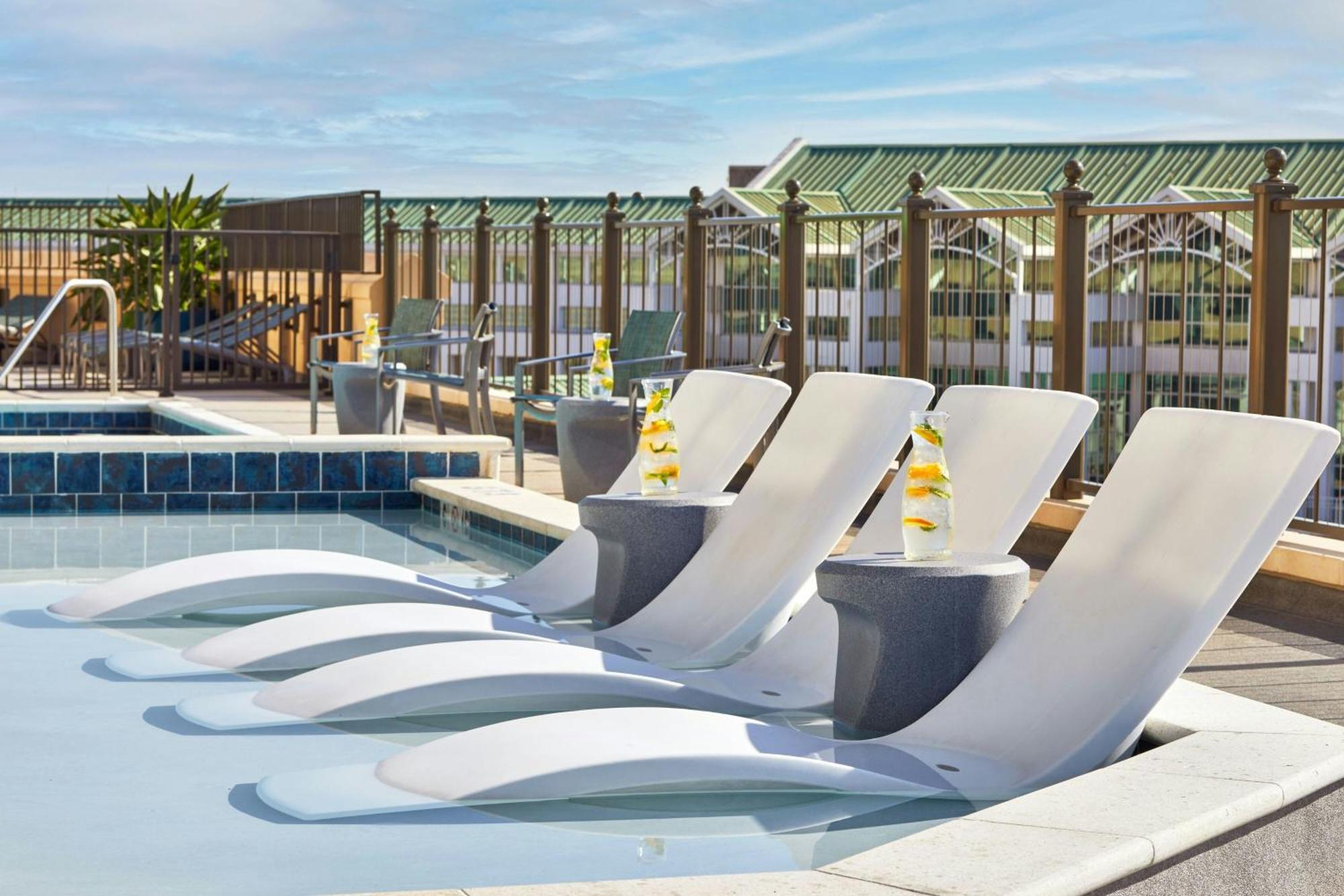 Renaissance Mobile Riverview Plaza Hotel Exterior photo