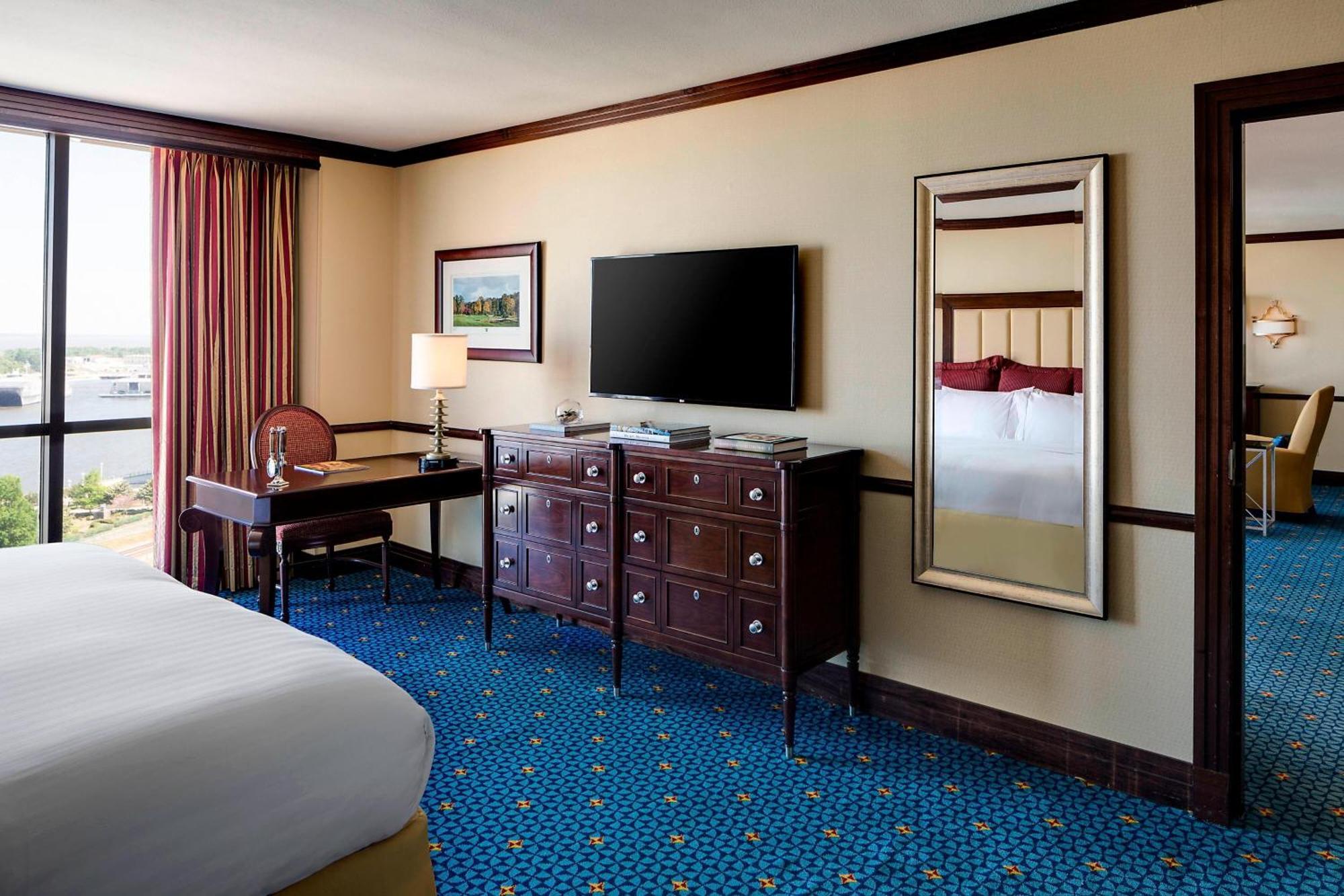 Renaissance Mobile Riverview Plaza Hotel Exterior photo