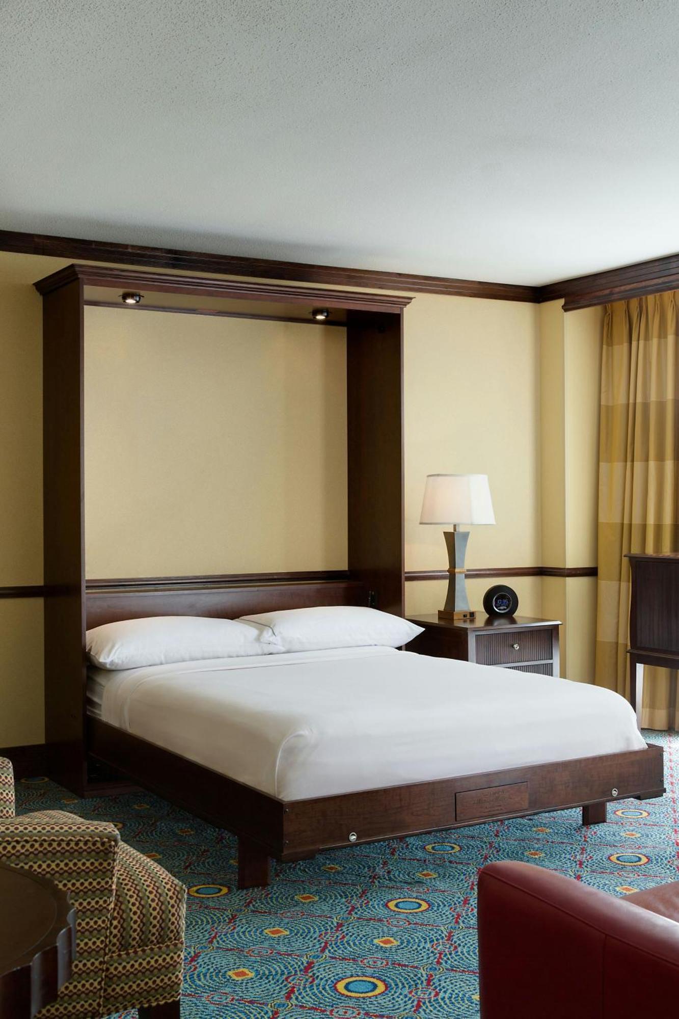 Renaissance Mobile Riverview Plaza Hotel Exterior photo